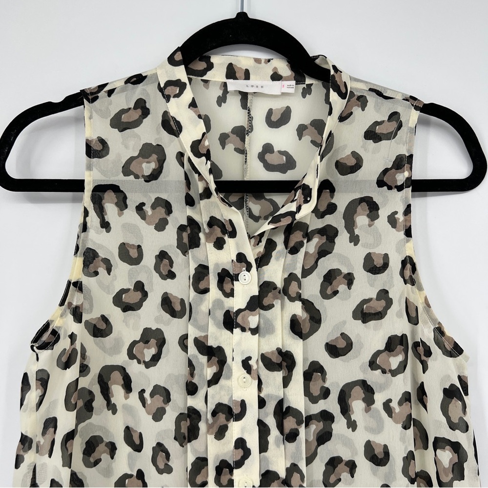 Lush Sheer Pintuck Leopard Animal Print Sleeveless Buttondown High-low Blouse - Picture 3 of 12